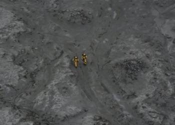 Crews fail to locate last 2 New Zealand volcano victims due to toxic ash, gas