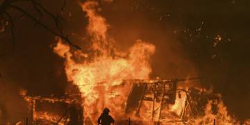 69 Canadians to give up holidays at residence, head to Australia to battle wildfires