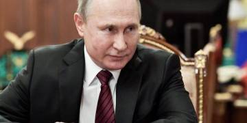 Russia would see the United States ‘tear ourselves apart,’ warns FBI official