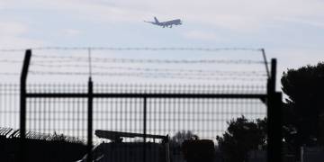 Europeans flee China, fly to France as coronavirus death toll rises