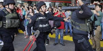 Ex-security guard releases hostages after stand-off at Philippines mall: police
