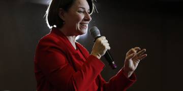 Klobuchar drops out of 2020 presidential bid, plans to endorse Biden