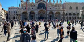 Coronavirus deaths top 250,000 worldwide as Italy, U.S. ease restrictions