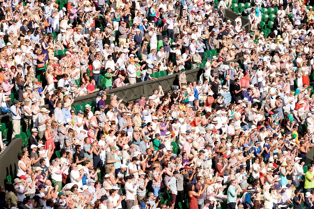 Can you hear the crowd applaud? Listen to this clever audio illusion