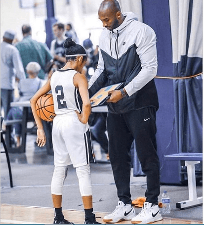 Genevieve Mourns Kobe Bryant, Daughter (Photograph)