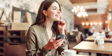 15 Topics to Talk about with a Girl Over Text & Get Her Interested
