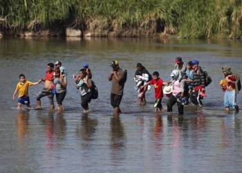 Mexico Begins Flying, Busing Migrants Back to Honduras