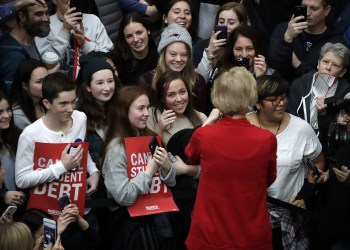 Democrats in Last-Minute Scramble for Support in Iowa Caucus