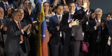 Guaido Rallies Venezuelan Expats in Miami at End of Tour