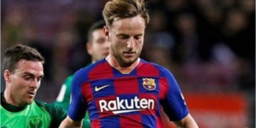 Ivan Rakitic says he wants to fight for his place at Barca amid exilt links