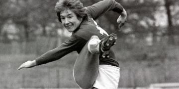 Ex-England ace Lopez blames her dementia on ball heading