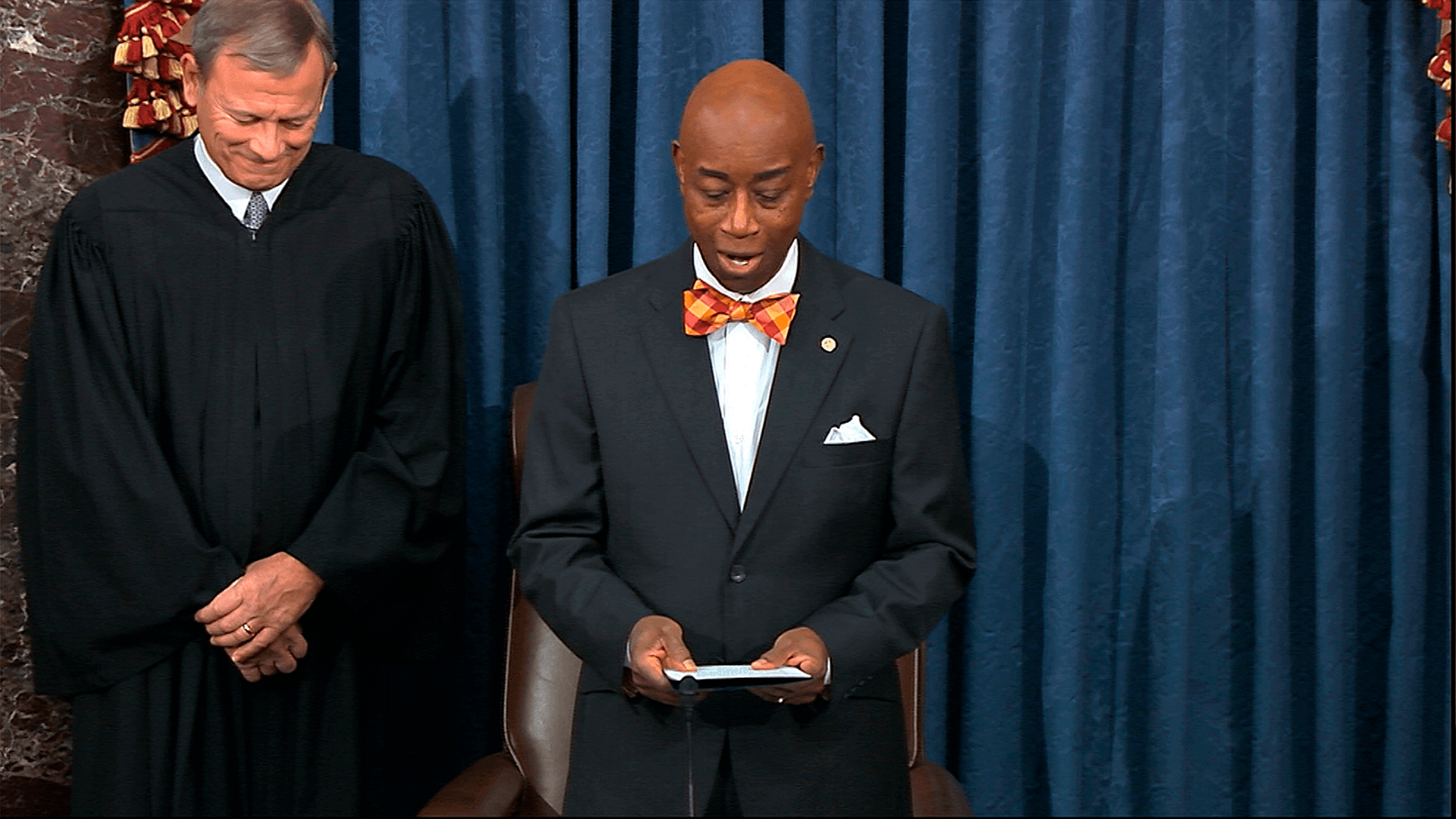 Chaplain prays for Kobe Bryant and crash victims at Monday's impeachment hearing