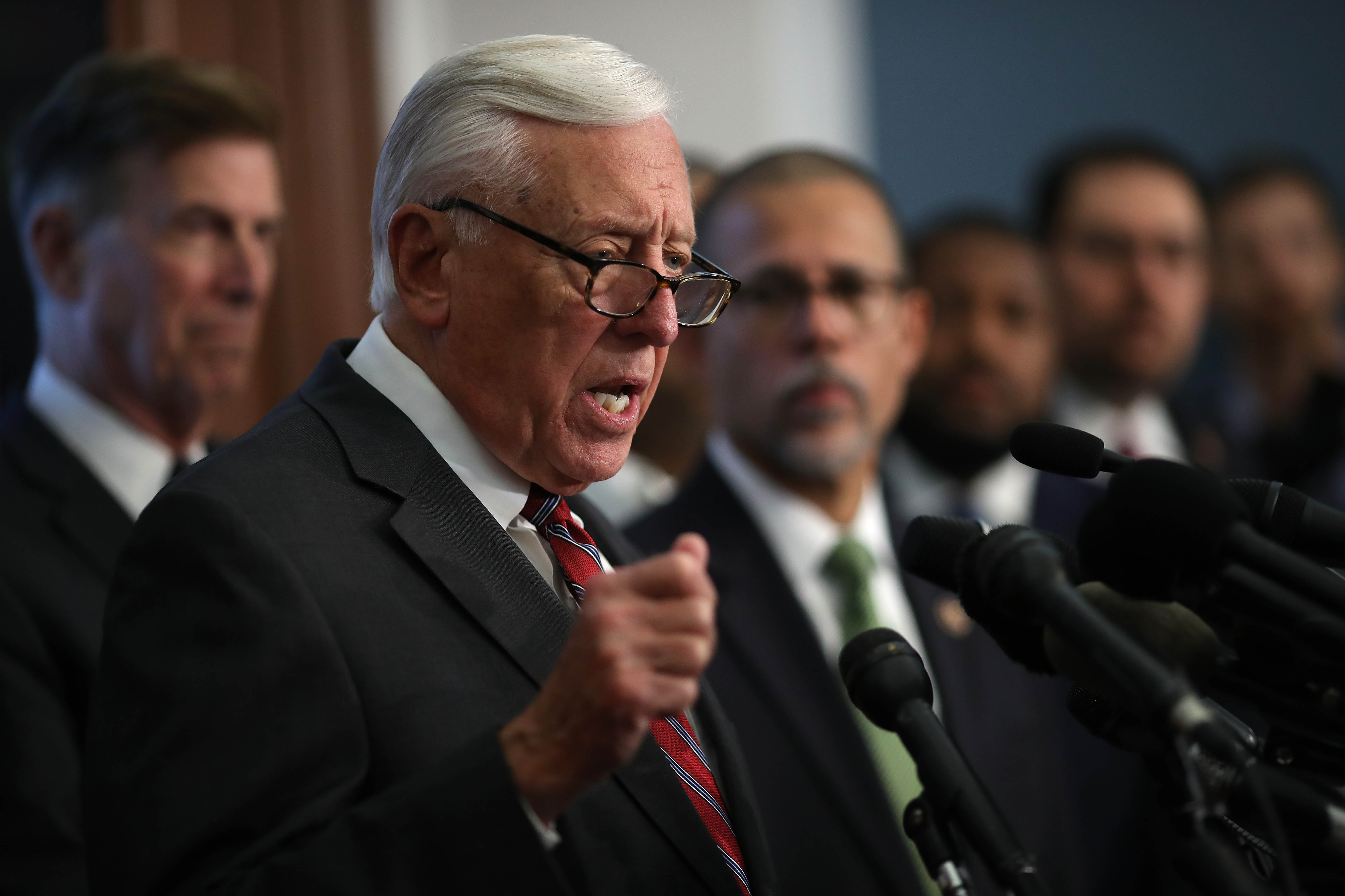 Hoyer leads trip to Puerto Rico amid aid standoff