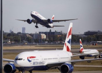 British Airways pilots who went on strike in September accept new pay deal
