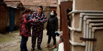 Coronavirus: Thai doctors 'efficiently deal with' virus but stocks plunge in China